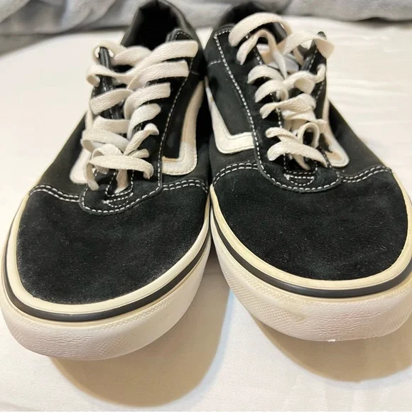 Vans men’s tennis shoes black/white size 8.5 - Picture 3 of 12